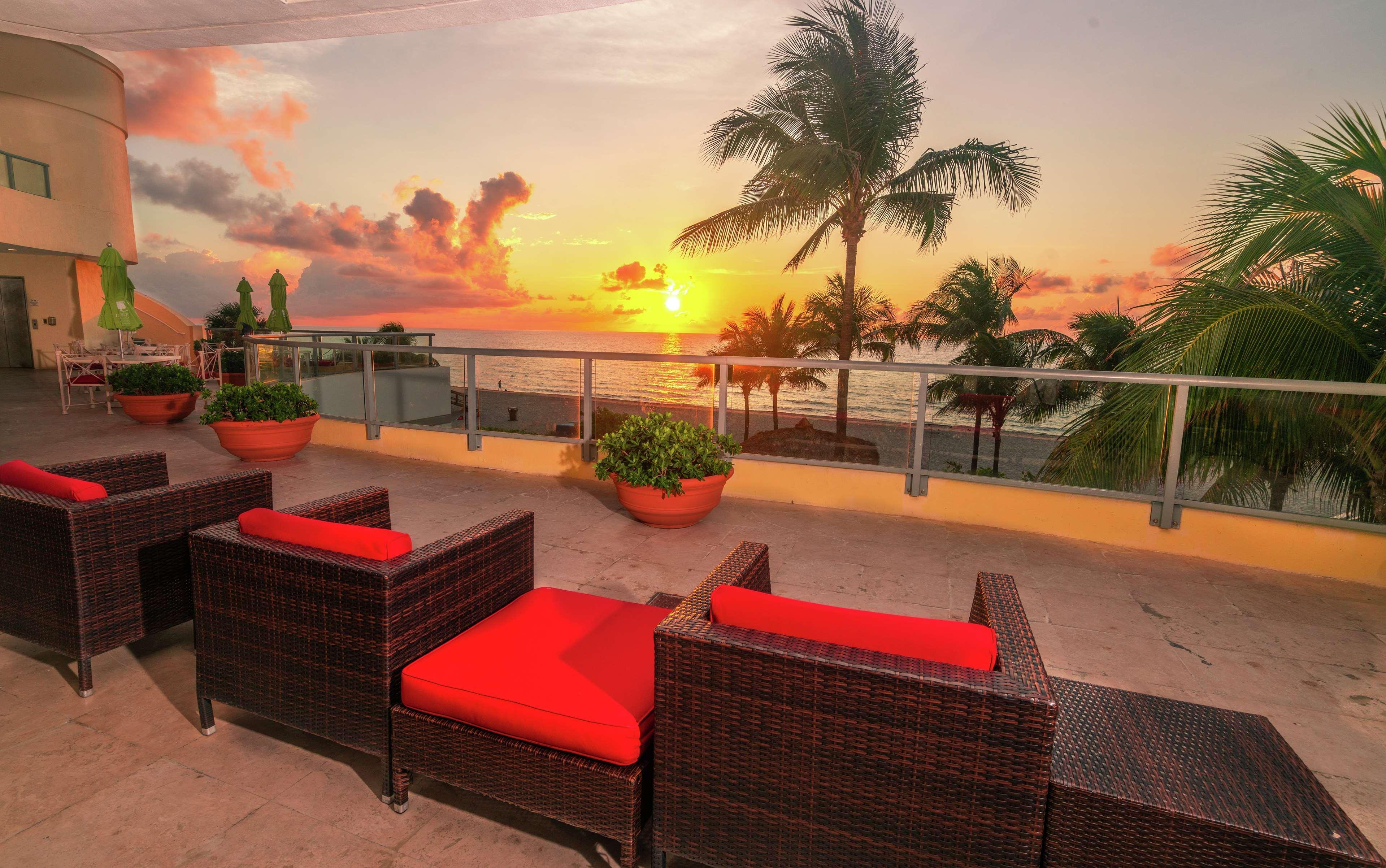 Doubletree By Hilton Ocean Point Resort - North Miami Beach Sunny Isles Beach Exterior photo