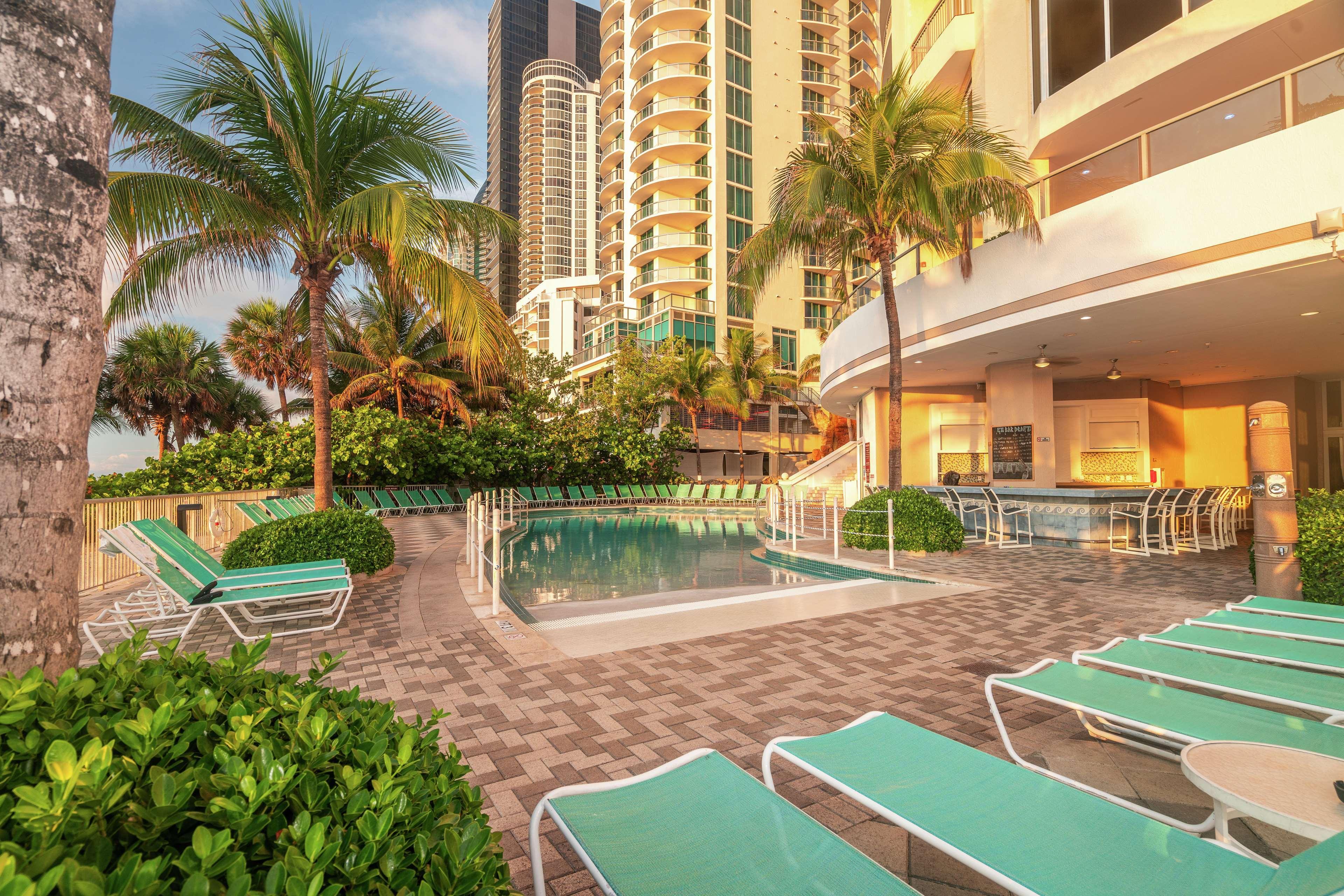 Doubletree By Hilton Ocean Point Resort - North Miami Beach Sunny Isles Beach Exterior photo