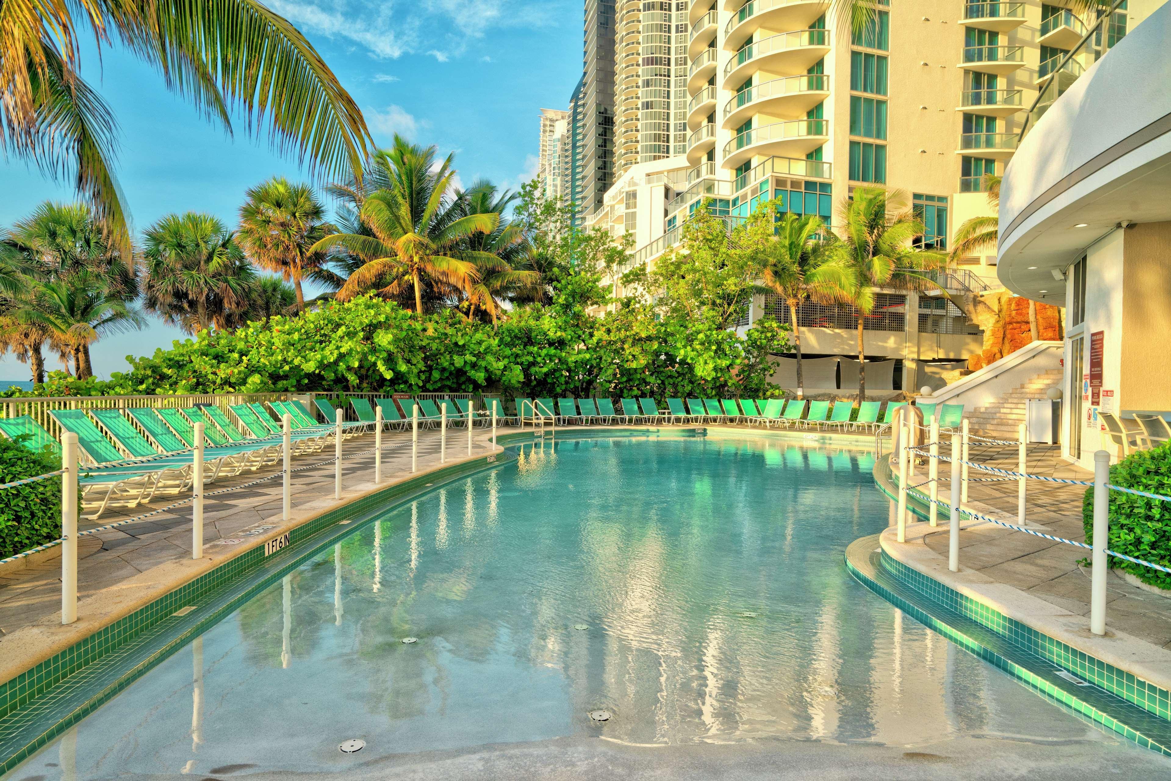 Doubletree By Hilton Ocean Point Resort - North Miami Beach Sunny Isles Beach Exterior photo