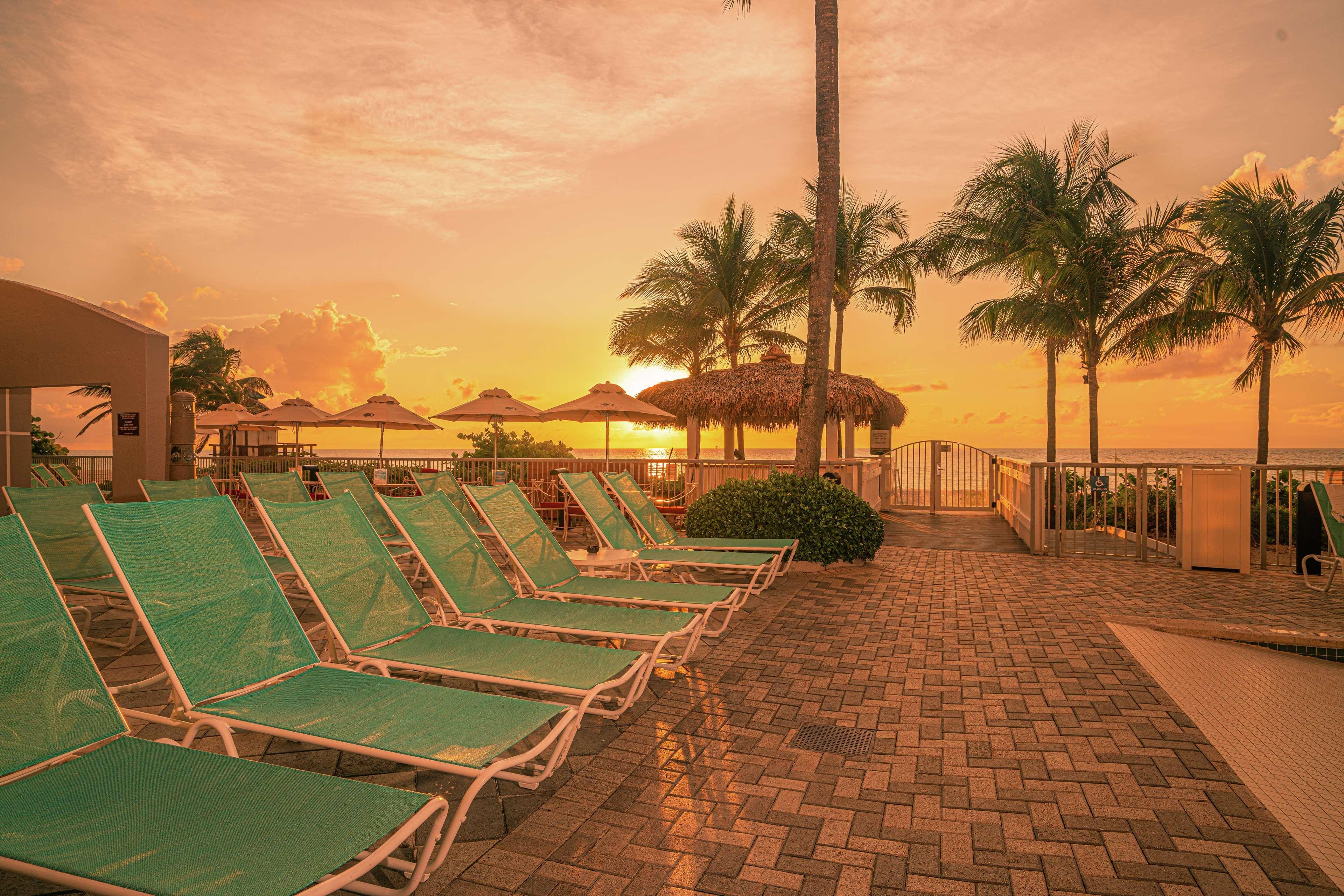 Doubletree By Hilton Ocean Point Resort - North Miami Beach Sunny Isles Beach Exterior photo