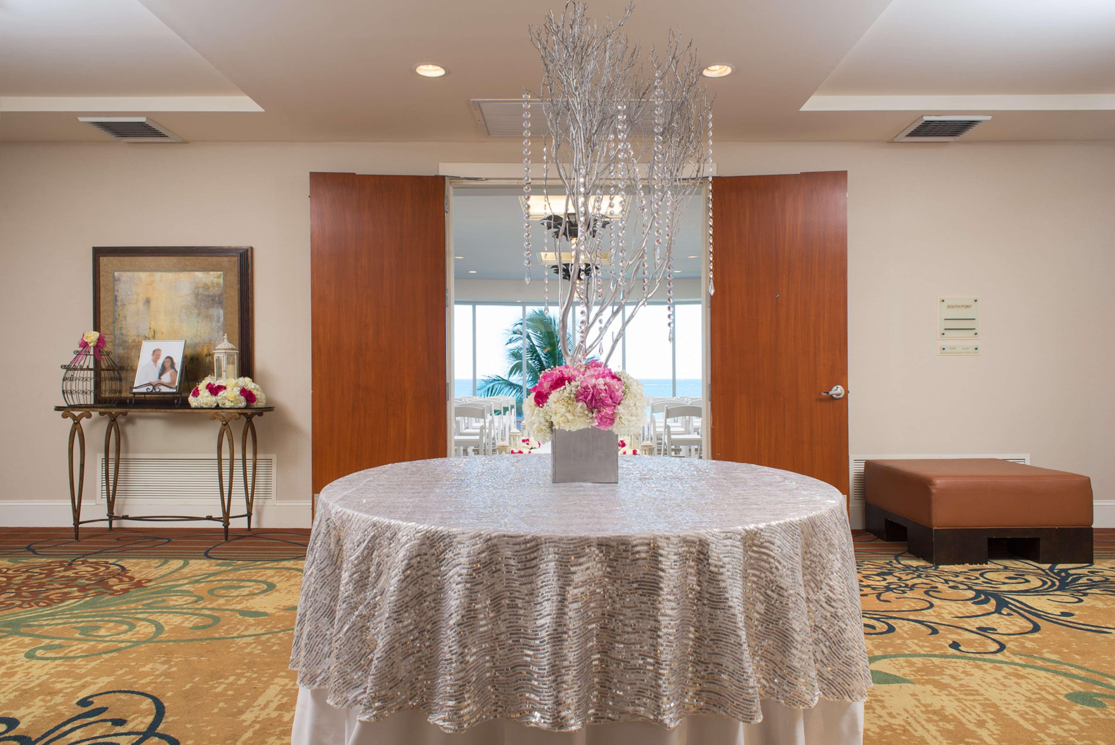 Doubletree By Hilton Ocean Point Resort - North Miami Beach Sunny Isles Beach Exterior photo