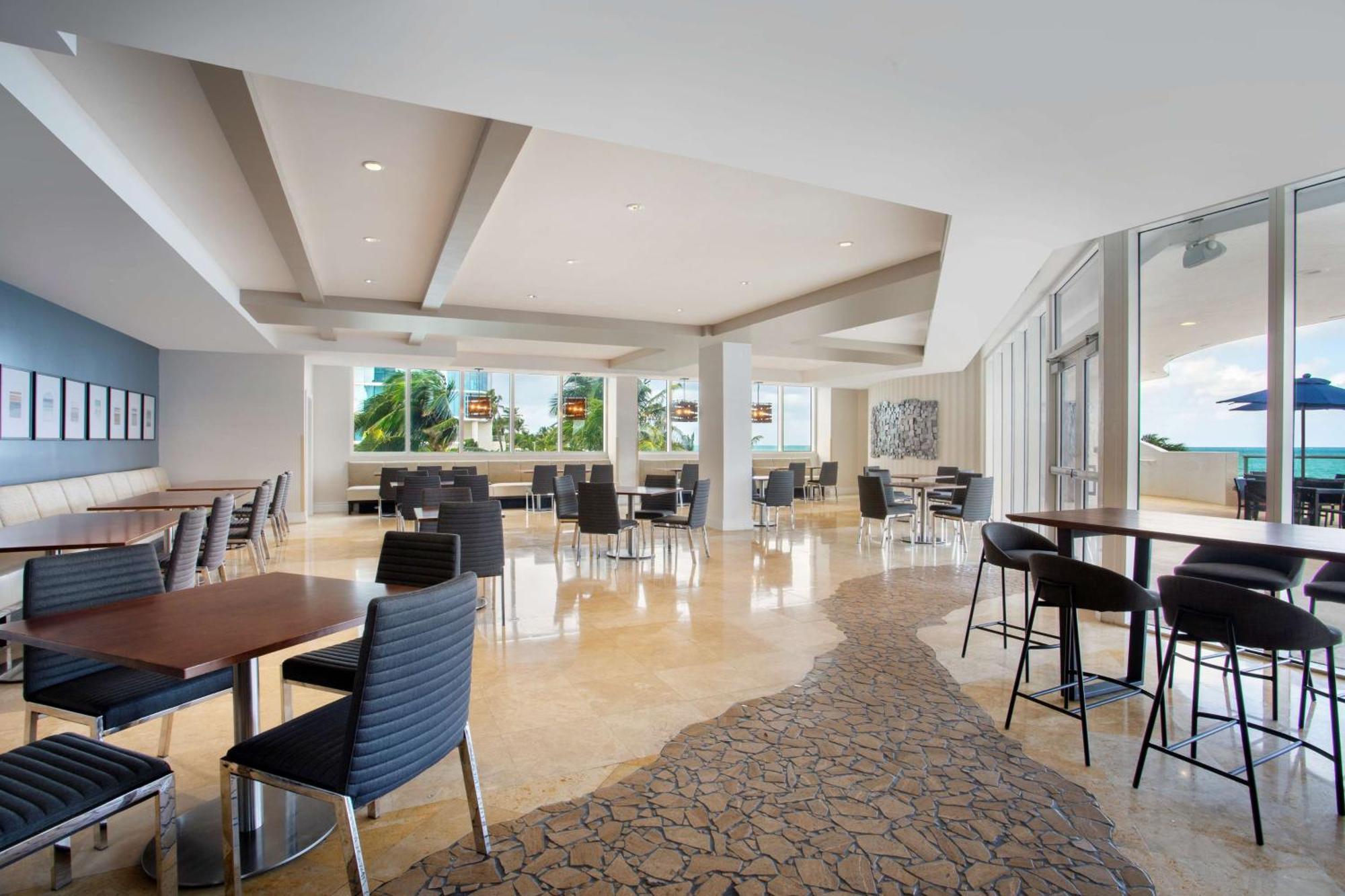 Doubletree By Hilton Ocean Point Resort - North Miami Beach Sunny Isles Beach Exterior photo